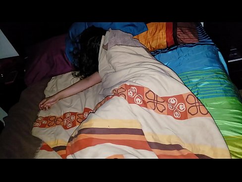 ❤️ Vicfilo kritikante sian junan duonpatrinon dum ŝi dormas. ❤️❌ Faka video  ĉe ni ❤